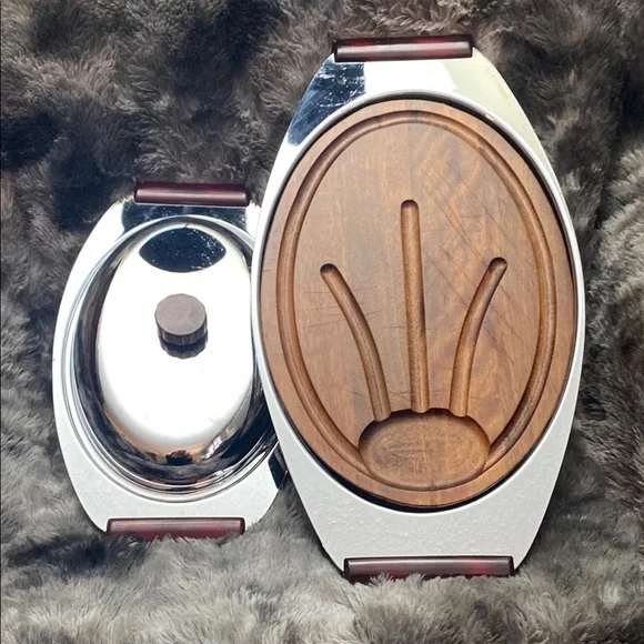 2 Vintage Chrome Serving
Trays made in Quebec - Picture 1 of 16